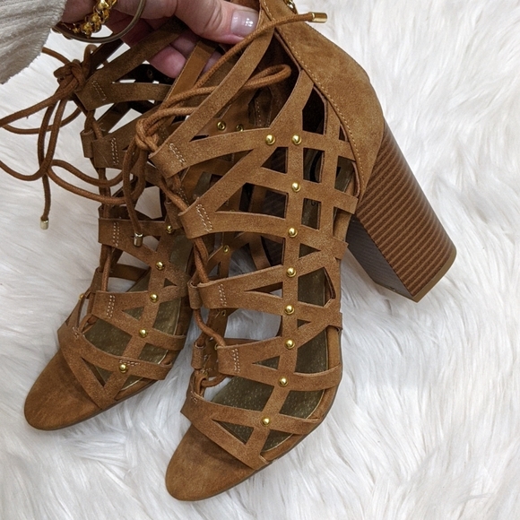 Guess carmel brown heeled sandals gold studs - Picture 8 of 16